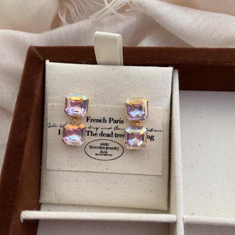 Super Flash Exquisite Stud Earrings Light Luxury Zircon Geometric Earrings Elegant High Fashion Temperament Simple Fashionable Shining Earrings