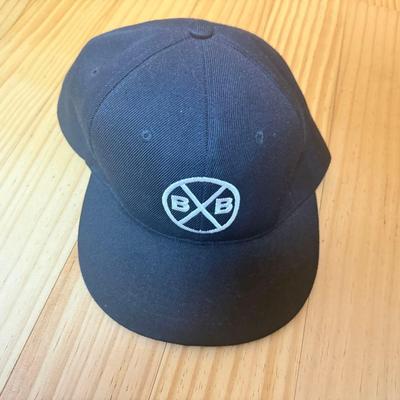 [Б/У] Черная кепка BIGBANG с логотипом B B Snapback