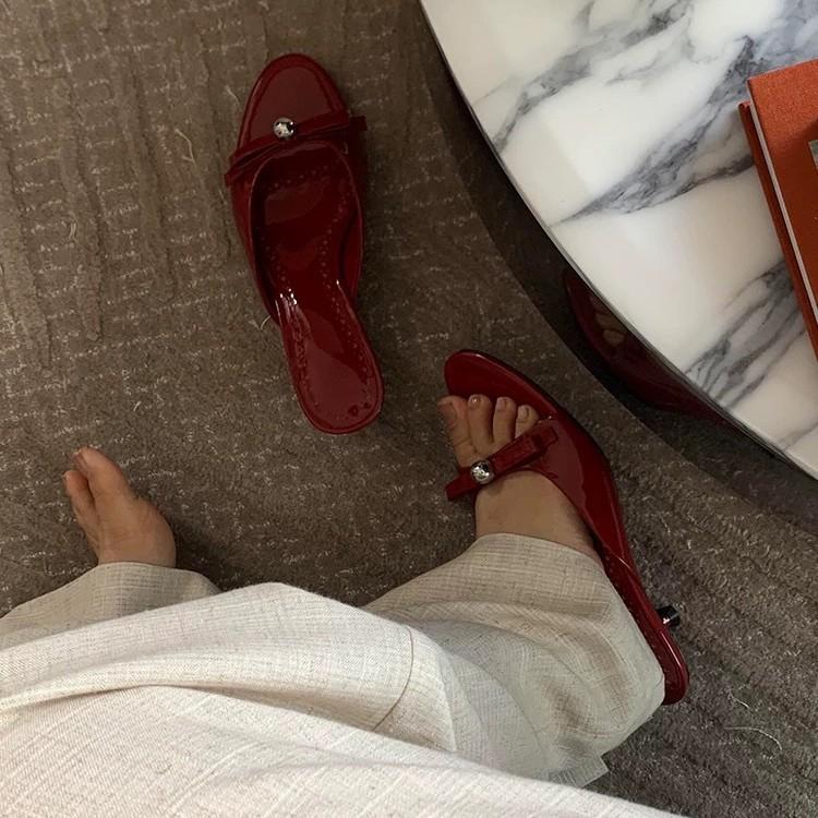 Кожа лаковая кожа французский темперамент туфли-лодочки на низком каблуке женская верхняя одежда 2025 летние сандалии