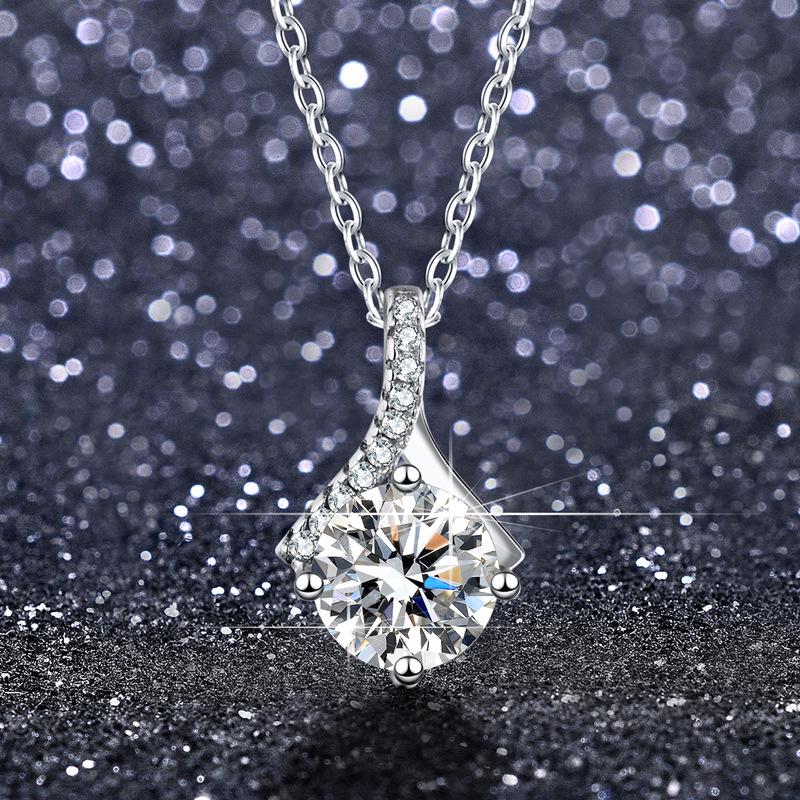 Ожерелье с муассанитом в форме сердца и четырехлистного клевера для женщин - Коллекция инфлюенсеров Xiaohongshu Douyin Kuaishou