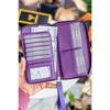 Tilburg Кошелек-портфель с ручкой на запястье и соломенным узором сливово-фиолетового цвета с большим количеством визитниц