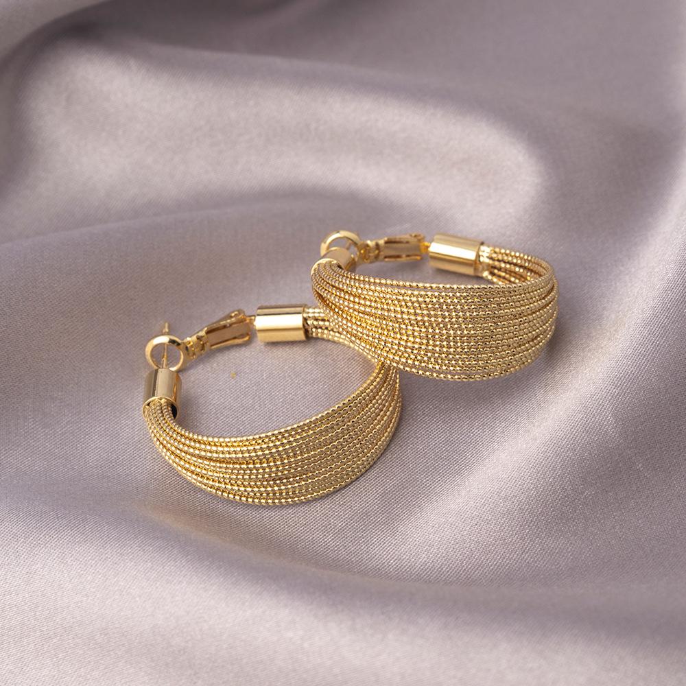 Серьги-иглы из серебра 925 пробы: Легкая роскошь, высококлассные пусеты и универсальный нишевый дизайн в виде колец для работы и стиля