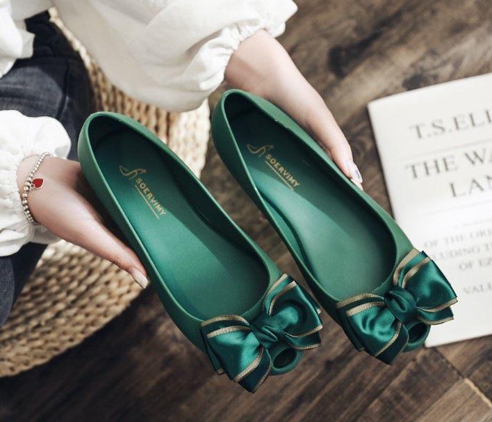 Модные женские сандалии с пластиковыми башмаками Peep Toe, симпатичные сандалии Jelly, женские летние туфли 2024 года на резиновой подошве с бабочкой