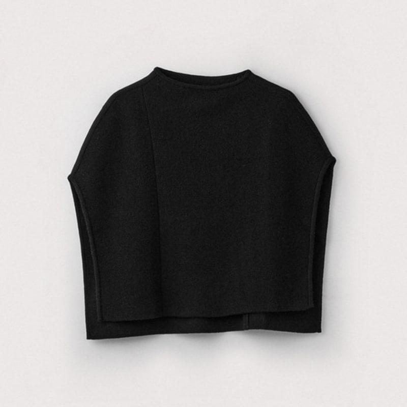 КОЛЛЕКЦИЯ EMBRACE Супертонкая мериносовая накидка с асимметричным вырезом_Черный