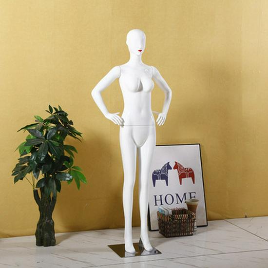 Женский манекен в полный рост для демонстрации в магазинах одежды