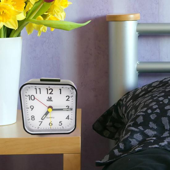 Пластиковые портативные будильники, компактные не тикающие маленькие настольные аналоговые часы, бытовые принадлежности