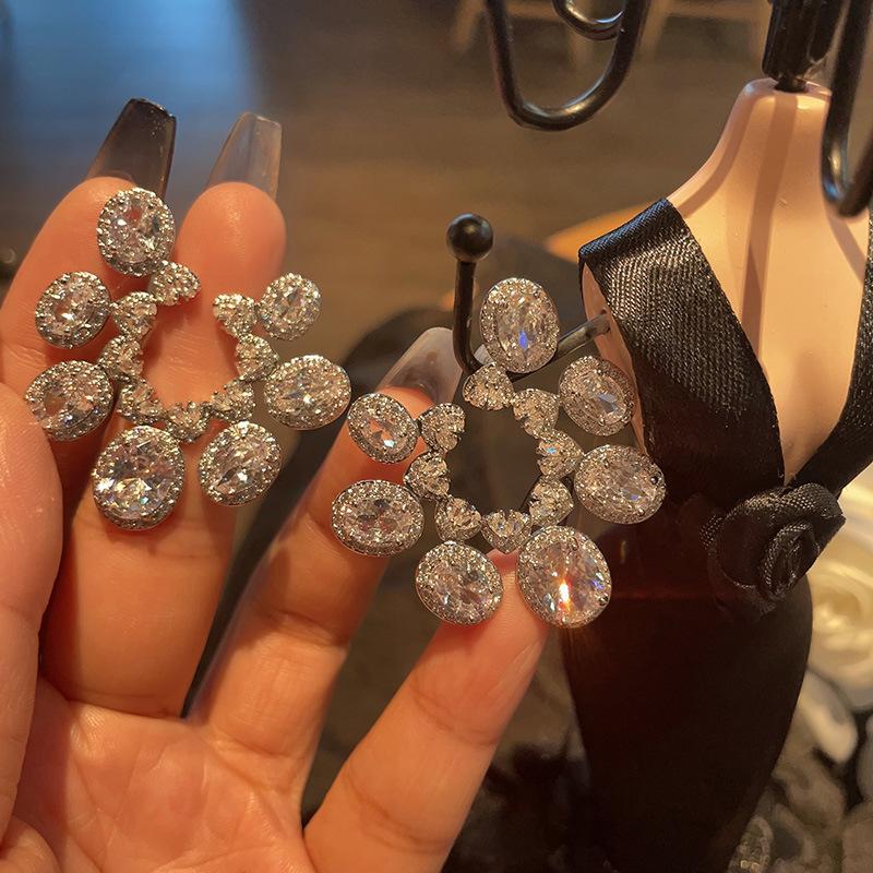 Elegant High-End Round Stud Earrings Big Flower Earrings Ruby Micro-Set Jewelry Trend