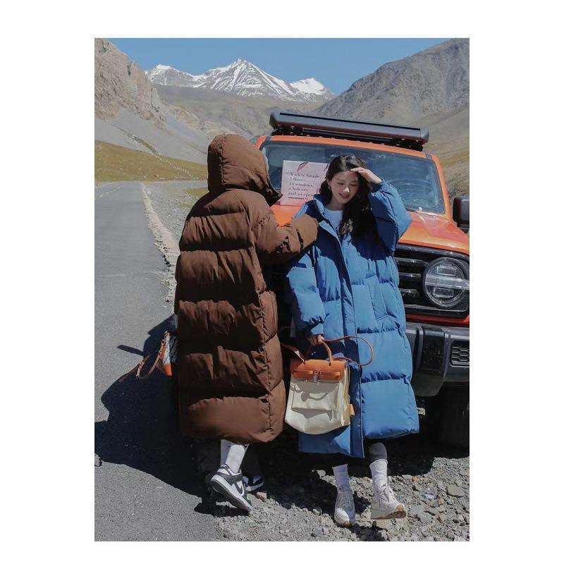 Пуховики для женщин, зимние новые средней длины и длинные куртки с наполнителем до колена, свободная и утолщенная одежда-хлеб и одежда с хлопковой набивкой.