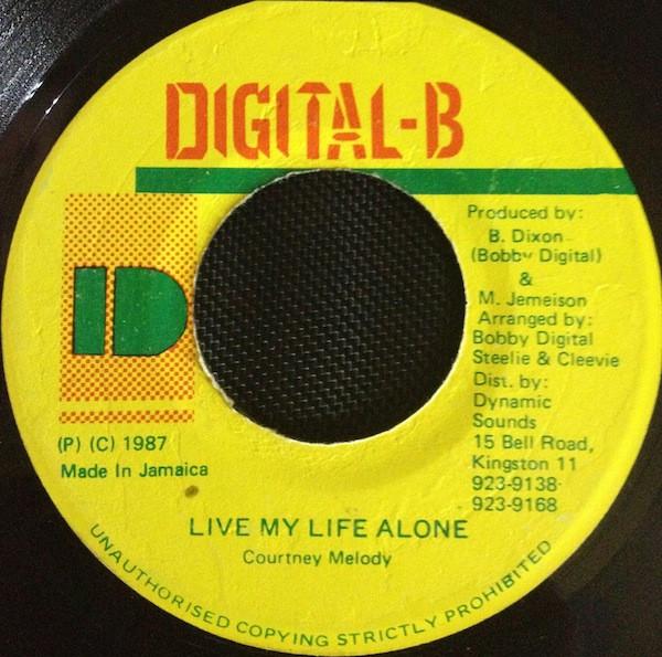 7-дюймовая пластинка COURTNEY MELODY - Live My Life Alone NONE Digital-B 1987 Ямайка Регги, Ска и Даб Б/У