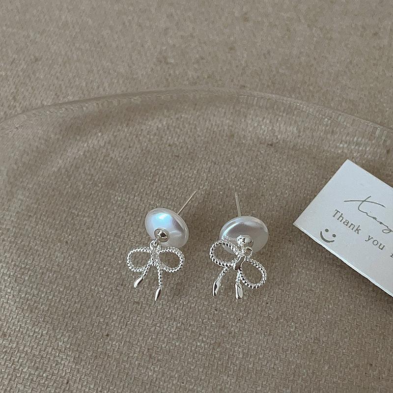 Sweet And Cool Style Pearl Bow Stud Earrings Female Niche Design Sense Simple, Sweet And Exquisite Fashion Versatile Earrings