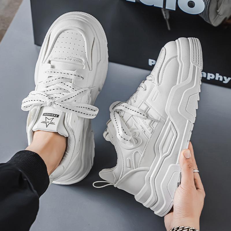 Men's shoes 2025 new summer breathable high-end trend versatile breadboard shoes sports and leisure height-increasing white shoes