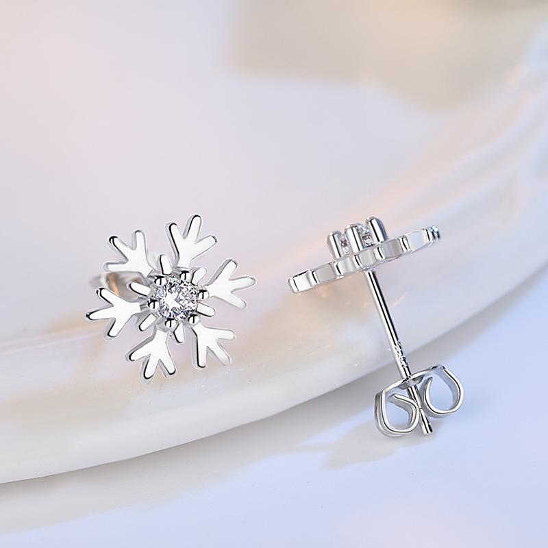 Snowflake Stud Earrings Women's Openwork Earrings Silver-plated Stud Earrings Women's Christmas Gift Zircon Earrings
