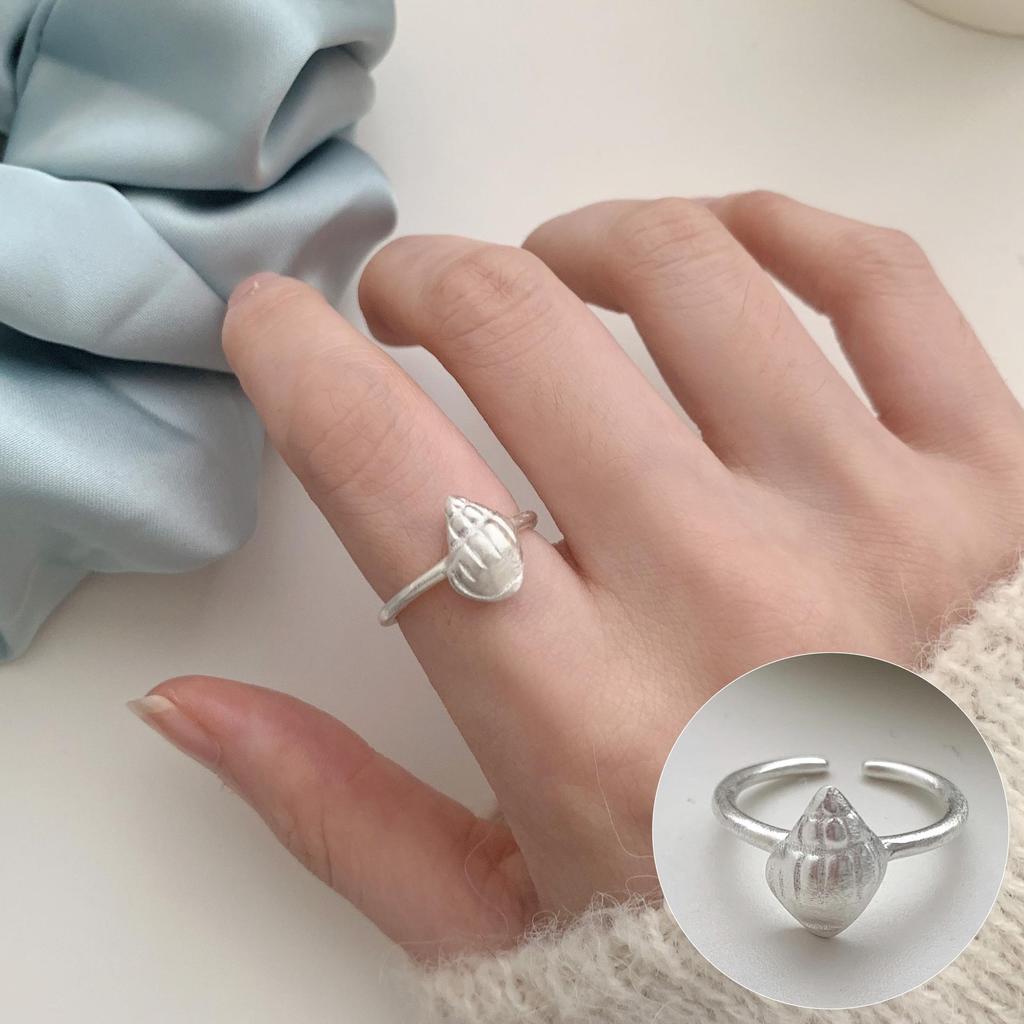 Элегантное посеребренное кольцо S925 светло-голубого цвета с открытым дизайном для женщин - Универсальное, модное и роскошное кольцо на указательный палец.