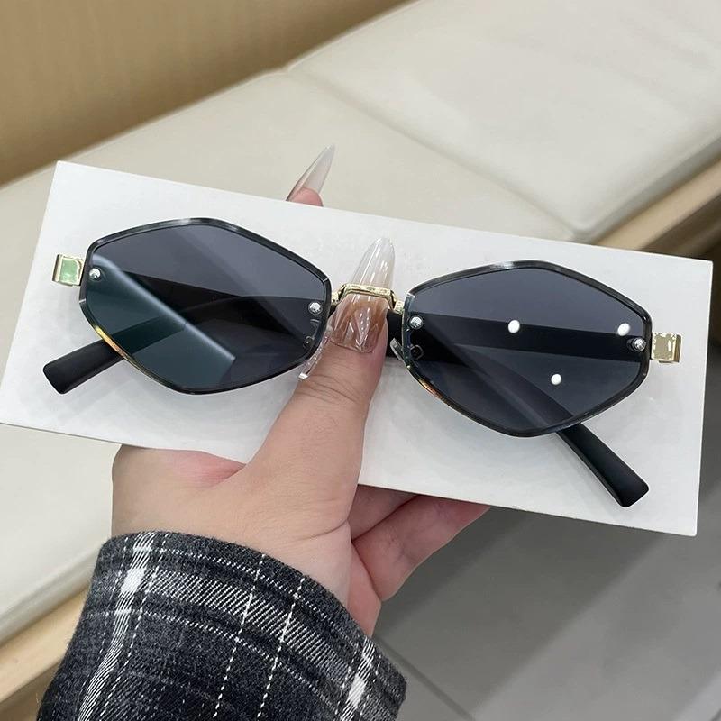 Fashion Small Polygonal Sunglasses Women Metal Rhombus Sun Glasses Ladies Hipster Sexy Cat Eye Shades Vintage