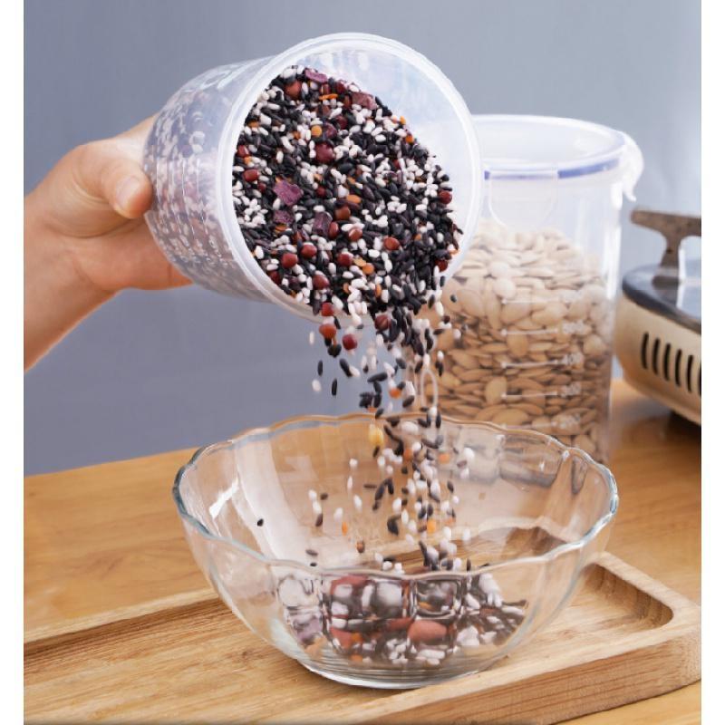 Большой ящик для хранения продуктов. Резервуар для хранения. Пластиковая банка. Кухонная банка для хранения. Резервуар для хранения. Герметичные контейнеры для круп. Посуда. Жестяная канистра.