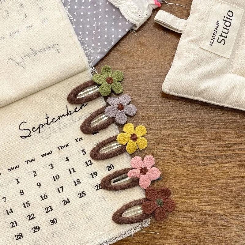 2pcs/set Hand-Knitted Triangle Hair Clips Floral Yarn BB Clips for Girls Autumn Winter Baby Hair Accessories Soft Fringe Clips