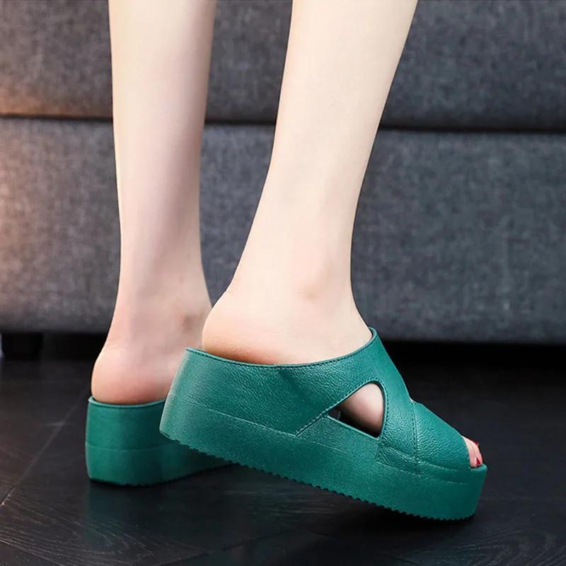 Женские тапочки на платформе, модные босоножки на танкетке с открытым носком, повседневные тапочки на нескользящей платформе с каблуком, повседневные шлепанцы