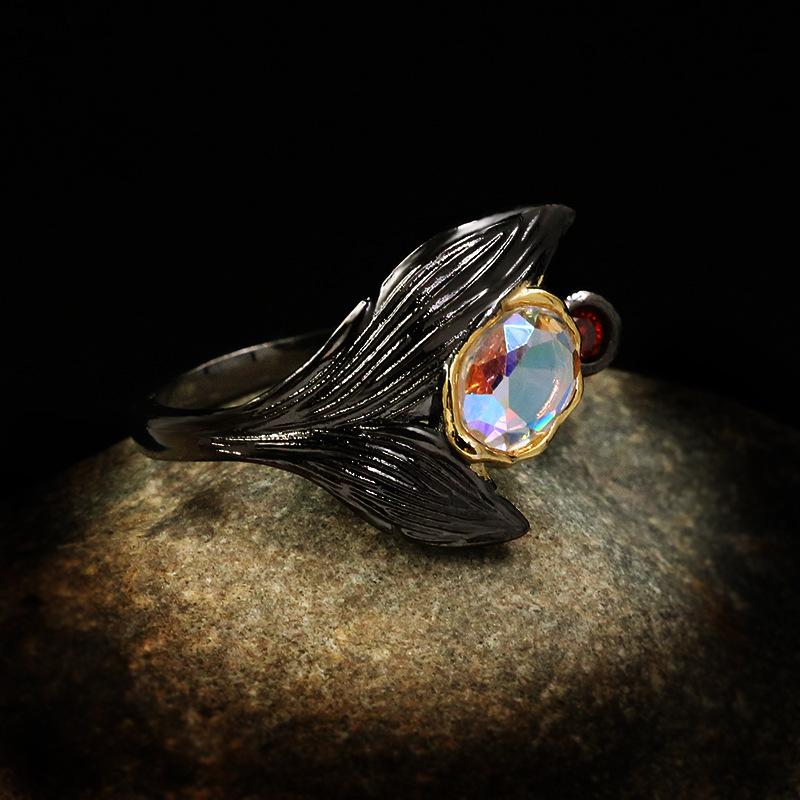 Креативное европейское и американское кольцо с веточкой из черного золота с инкрустацией лунным камнем в стиле ретро из тайского серебра с черными листьями