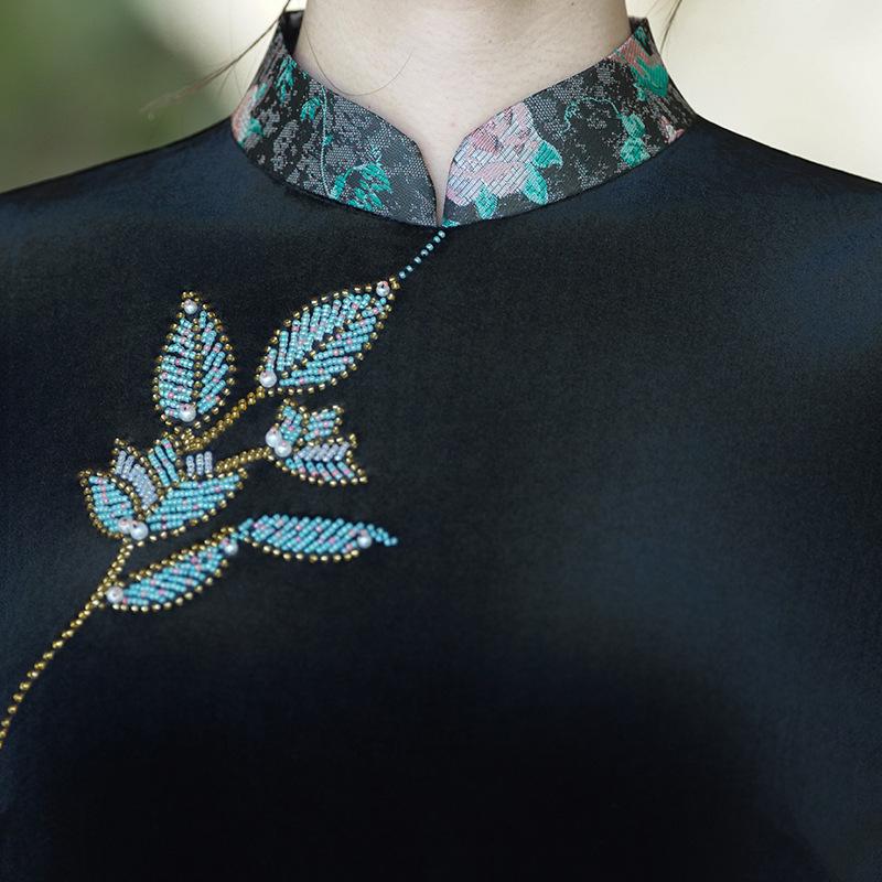 Элегантное бархатное ципао черного цвета: Изысканный осенний китайский стиль для молодых женщин