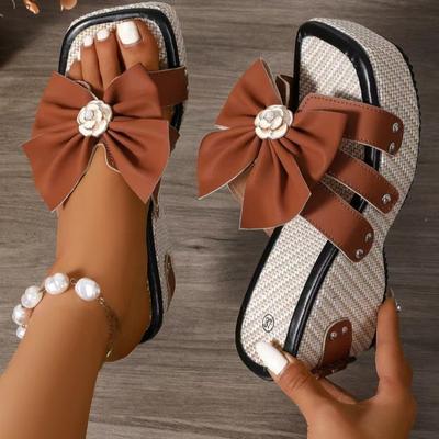 Модные женские сандалии на толстой платформе-клине 2025 Лето Новые Ремешок с заклепками Пряжка-бант Водонепроницаемые тапочки на платформе