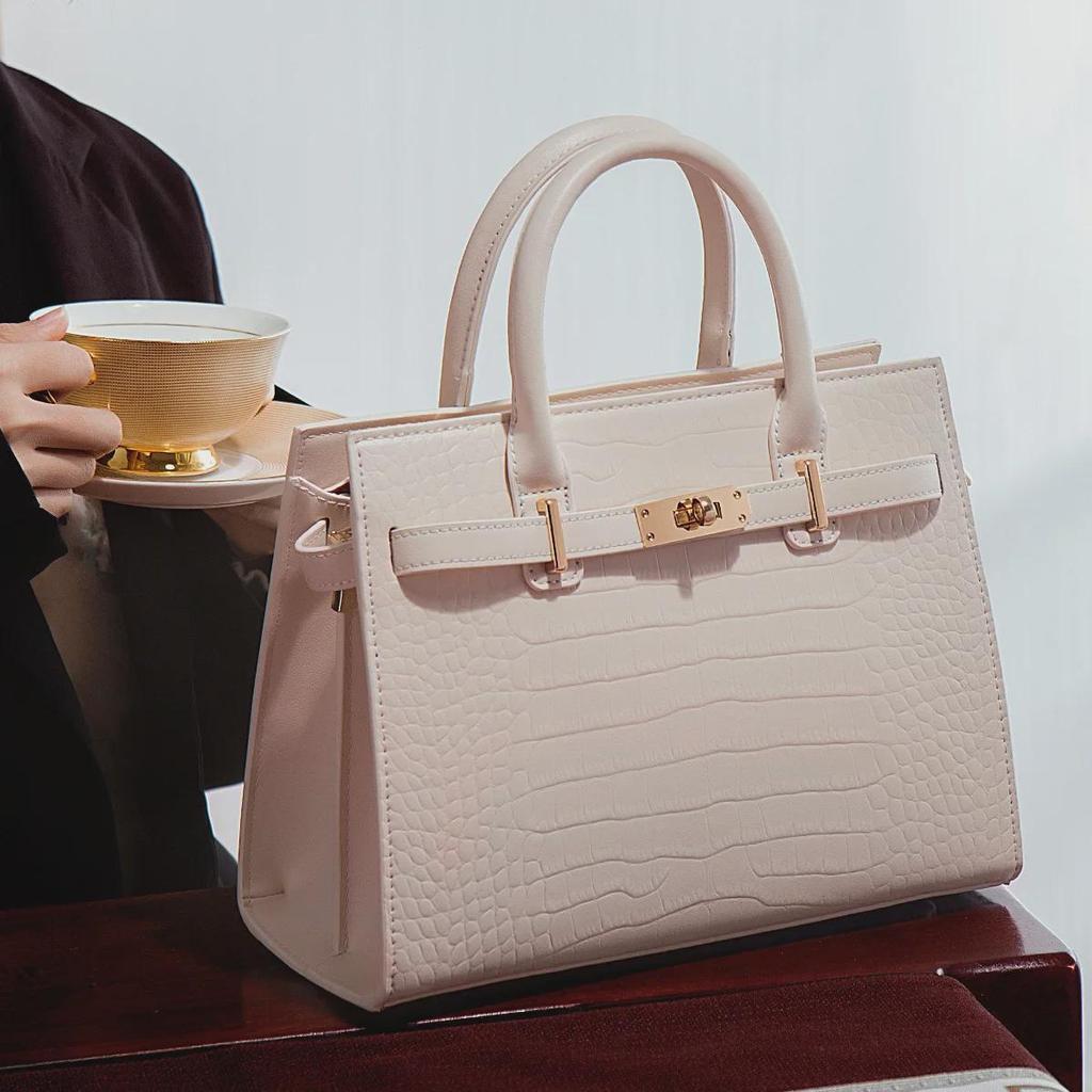 Белая сумочка с крокодиловым узором: 2025 Модная мягкая кожаная сумка для мамы, сумка через плечо и свадебная сумка-мессенджер