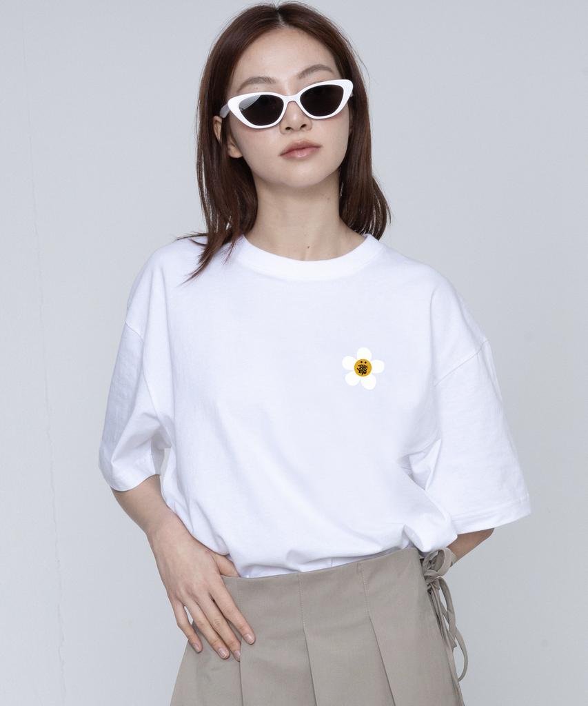 GRAVER [Unisex] Tyl Small Flower Dot Smile Short Sleeve T-Shirt_White
