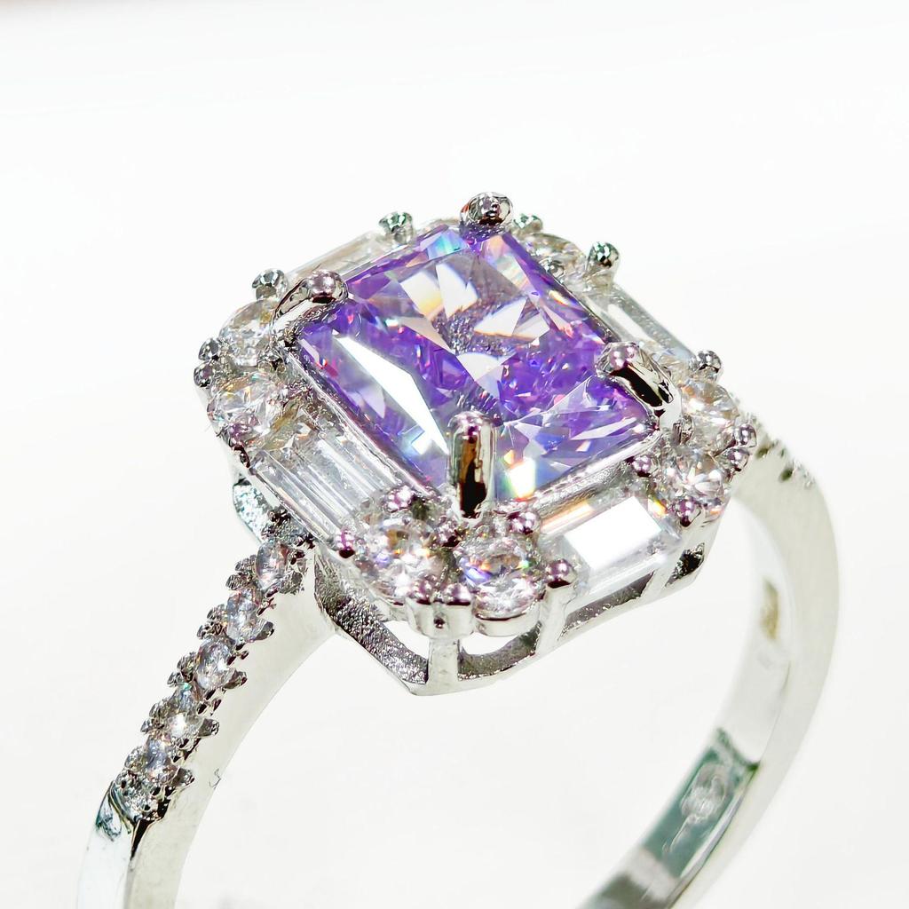 Gessen Jewelry Роскошное прямоугольное кольцо с инкрустацией бриллиантами