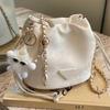 Сумка-ведро Niche Instagram Style Suction Chain Diagonal Bucket, симпатичная, модная, универсальная, мини-сумка через плечо для женщин