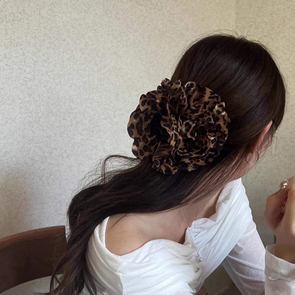 Stylish Leopard Pattern Hair Claw Popular Big Flower Jaw Clip Nonslip Hair Clamp Hair Styling Accessory for Women Girls