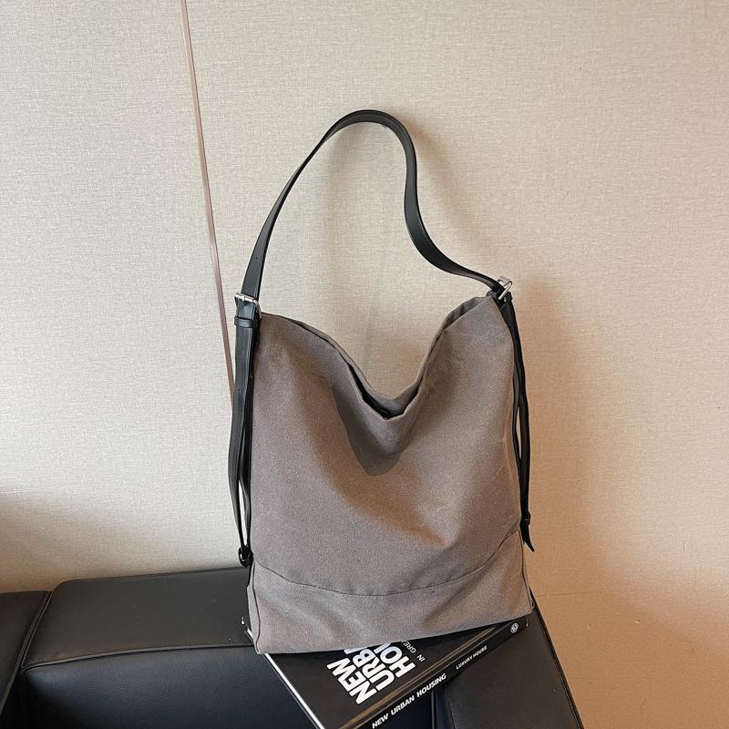 Повседневная сумка-тоут большой вместимости, женская, летняя, новая, нишевый ленивый стиль, универсальная, для поездок на работу, на одно плечо, сумка-мессенджер, тренд