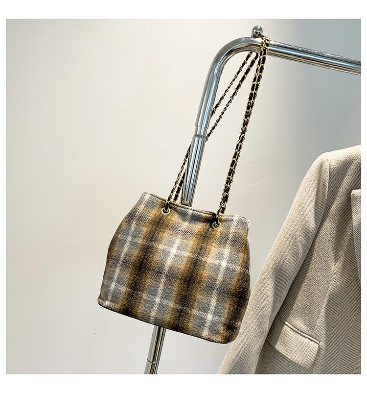 Корейская версия большой вместительной сумки подмышкой женская сумка весна 2024 новая шерстяная клетчатая сумка-тоут сумка через плечо