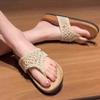 Плетеные шлепанцы женские летние новые универсальные модные с зажимом Birkenstock сандалии на плоской подошве с открытым носком женские