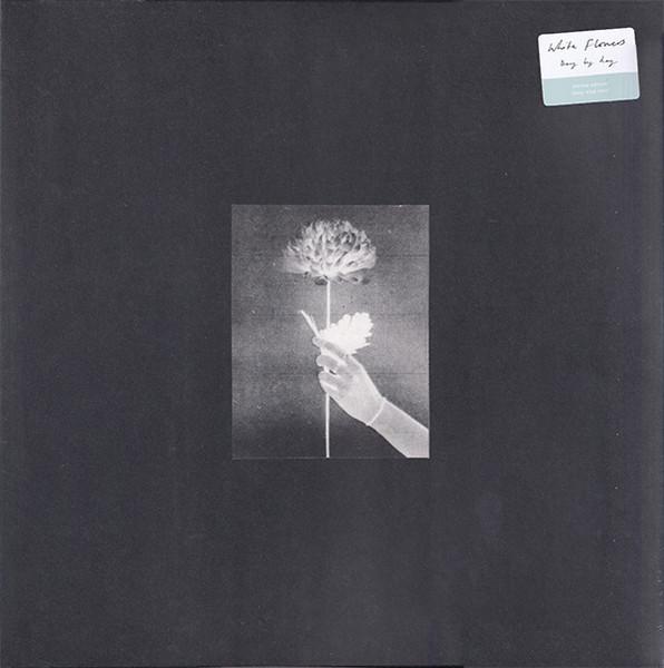 LP-пластинка БЕЛЫЕ ЦВЕТЫ - День за днем (Синий винил) TLV139LP СУРОВАЯ ЛЮБОВЬ 2021 Великобритания Рок