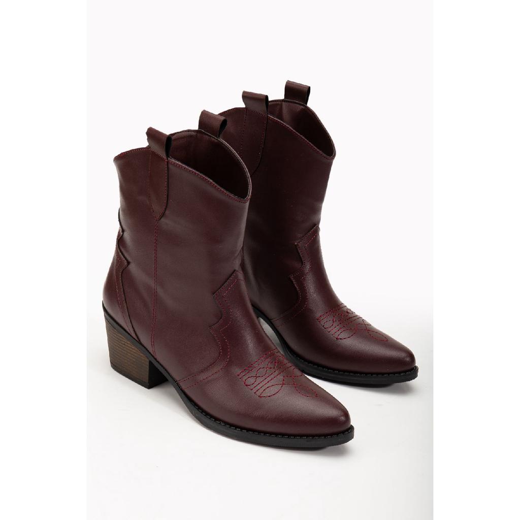 Кремовые бежевые матовые замшевые ковбойские сапоги из норки с камнем в стиле вестерн