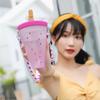Милая бутылка ледяной воды с арбузом и соломой, герметичная пластиковая чашка для напитков