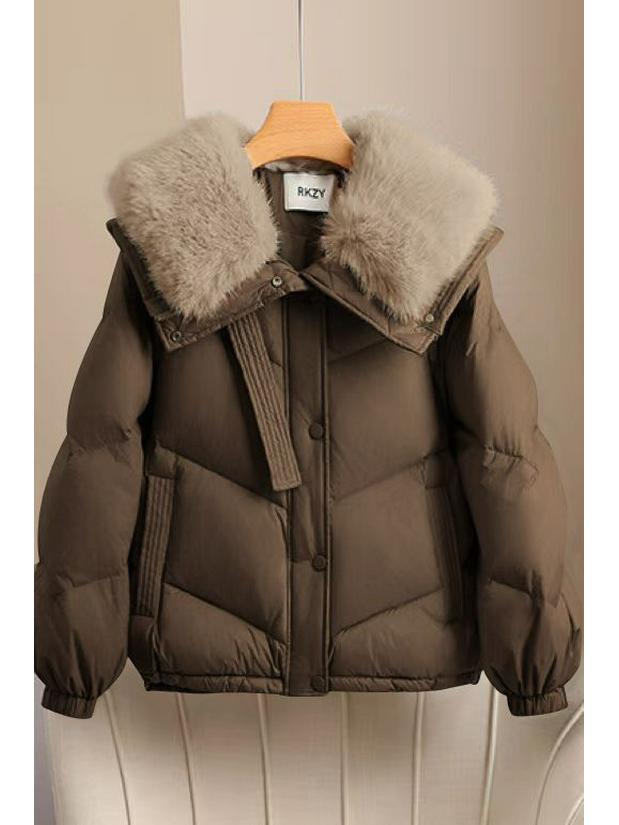 Женская теплая куртка с хлопковой набивкой и меховым воротником цвета хаки/черная - Маленькое зимнее пальто