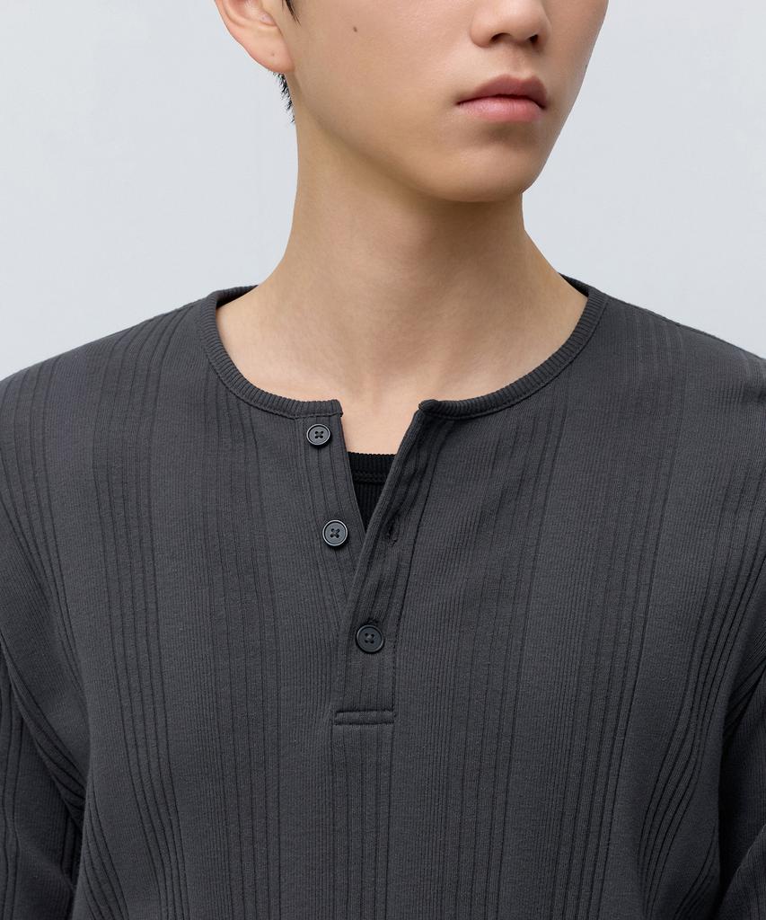 MUSINSA STANDARD Multi-Ribbed Henley Neck Long Sleeve T-Shirt [Gunmetal]