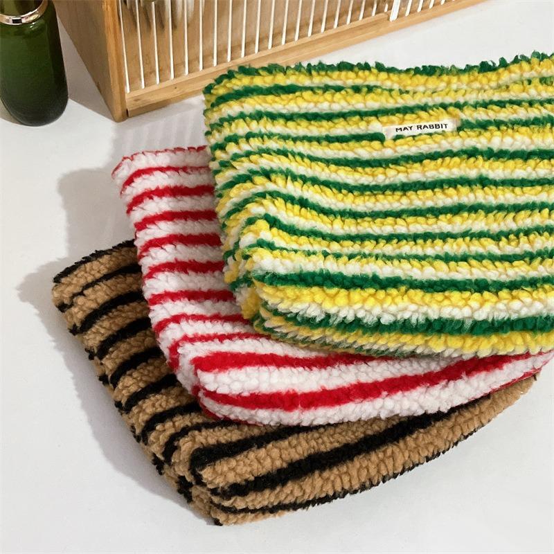 Новый красочный полосатый плюшевый клатч, косметичка для макияжа, портативная косметичка, сумка для туалетных принадлежностей, дорожный органайзер для макияжа на открытом воздухе