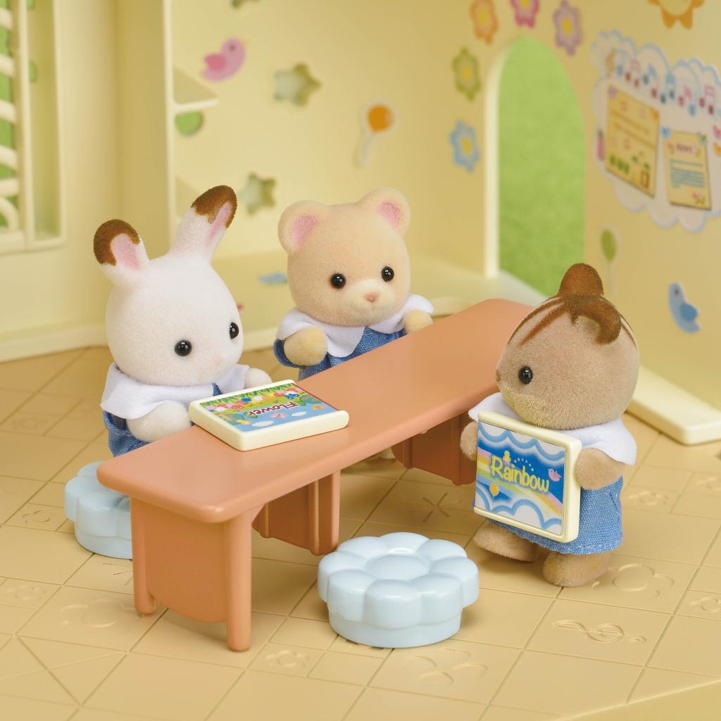 Sylvanian Families Детский сад Лес ST Mark Сертифицированная игрушка Кукольный домик для возраста от 3 лет и Sylvanian Epoch "Веселый детский сад" S-61 Вверх, Семьи,