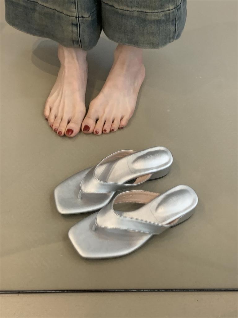 Niche Cool Slippers Women Wear Retro Temperament Simple Toe High Heel Thick Heel Sandals Women