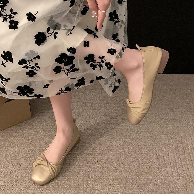 Французский маленький аромат универсальный легкий рот толстый каблук одинарная обувь женская 2025 новый летний квадратный носок ретро мягкая подошва туфли Мэри Джейн