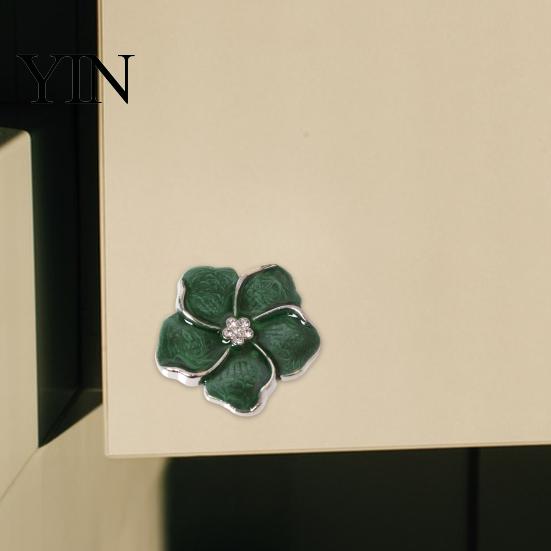 Small Storage Box Knobs Petal Cabinet Knob, Flower Drawer Pulls with Rhinestone Center, Zinc Kitchen Hardware Replacement Alloy Floral Dresser