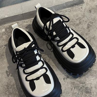 Повседневные женские туфли с толстой подошвой, квадратная головка 2024, новые модные простые маленькие кожаные туфли с уздечкой, осенние ретро-кеды