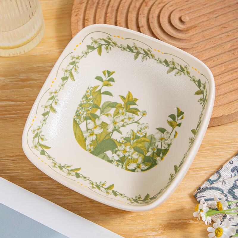 Набор квадратных тарелок ZISIZ Ландыш с ободком