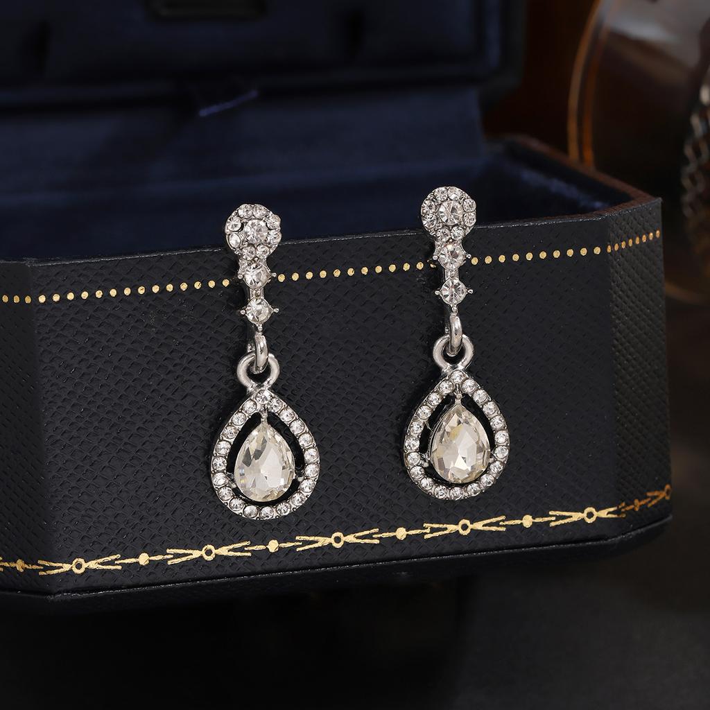 Мерцающие серьги-капли с ослепительными камнями циркона, минималистичные и универсальные