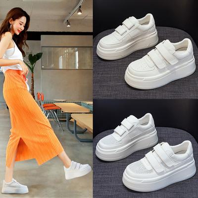 Первый слой коровьей кожи маленькие белые туфли женские толстая подошва увеличивают высоту 2025 весна новые маленькие липучки легкие туфли-маффины