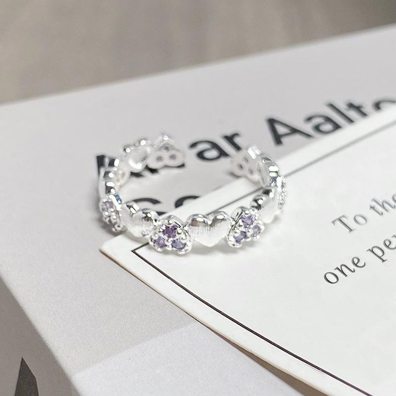 Девять фиолетовых разделений Огонь Фиолетовый Циркон Цвет Открытие сокровищ Кольцо Нишевый дизайн Наслоение Ношение Легкая роскошь Продвинутое чувство Кольцо личности Женское