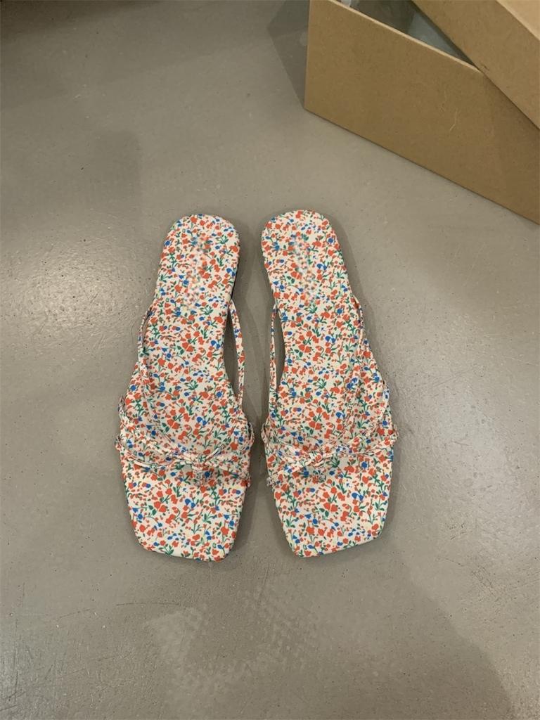 Spring 2025 New Flat-bottomed Cool Slippers Square Head Fairy Style with Skirt Strap Cover Toe Silver Sandals Women's Shoes