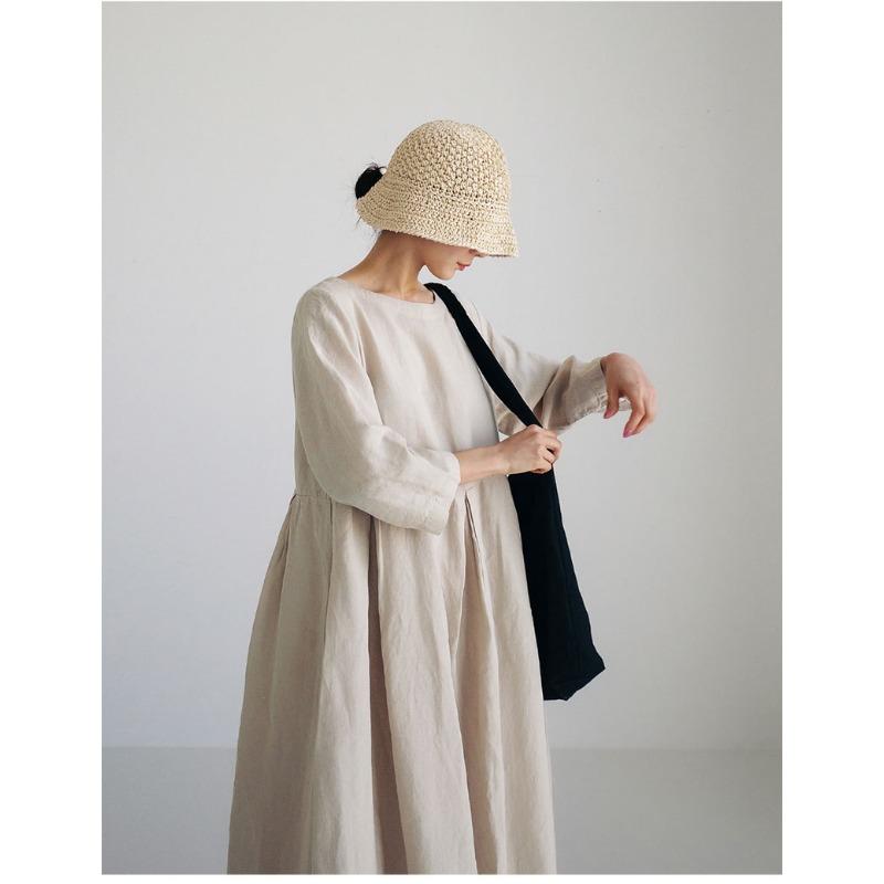 Платье свободного покроя большого размера с круглым вырезом и юбкой выше колена в стиле Academy