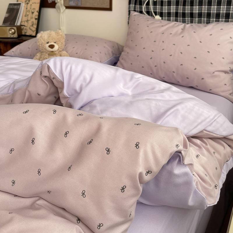 Three-piece striped checkered down quilt set, including a down quilt cover and a pair of pillowcases (without filling), suitable